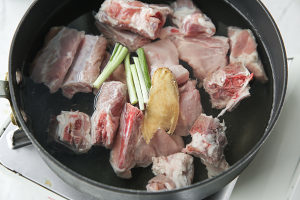 梅干菜芋艿烧排骨