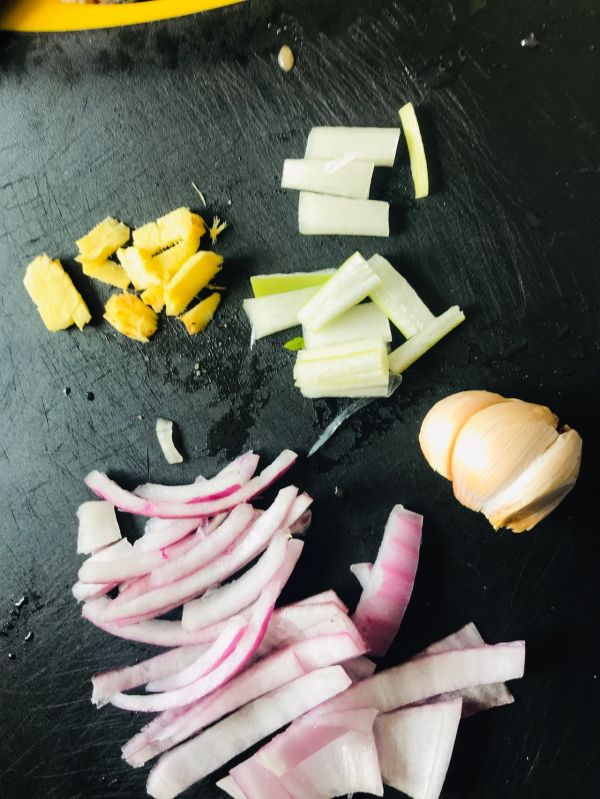 蒜香奶油烤鸡腿