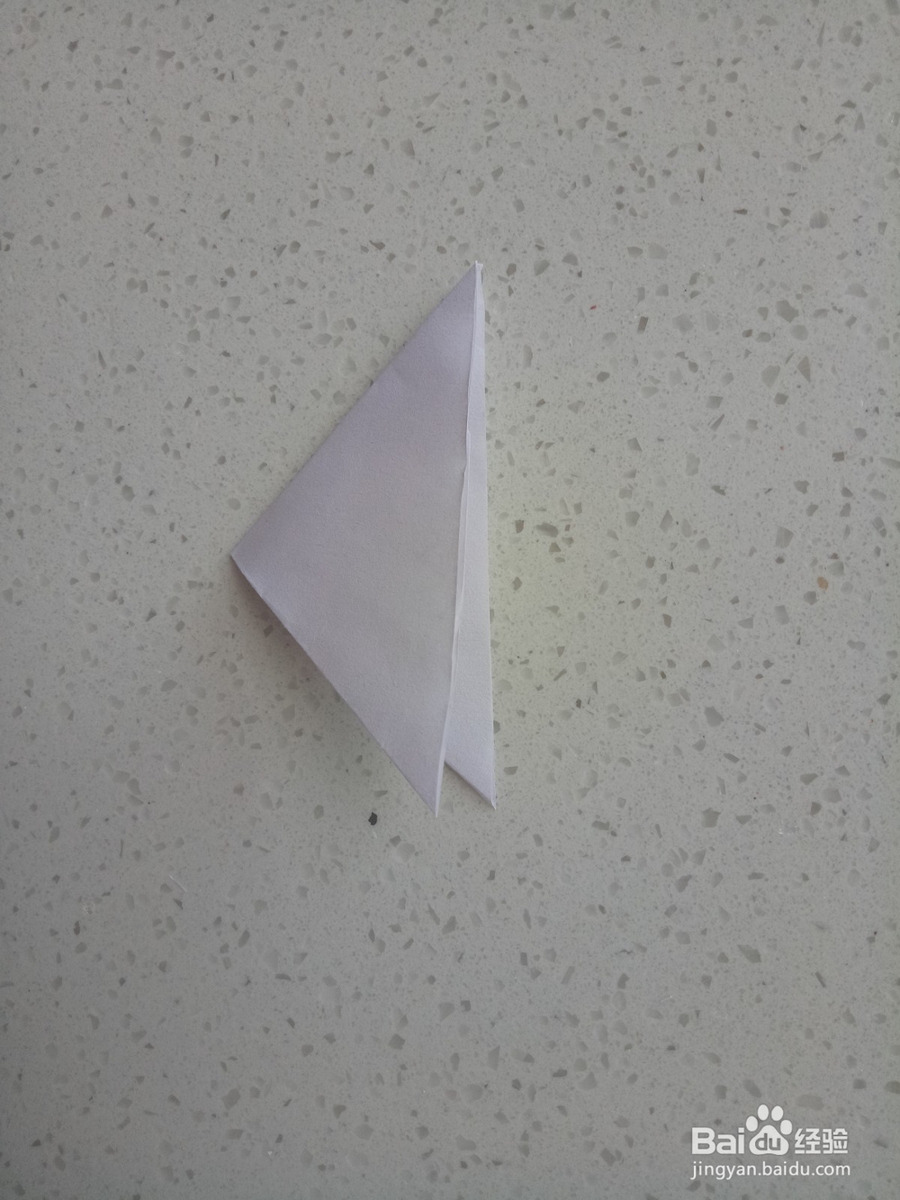 怎么用纸剪折出雪花