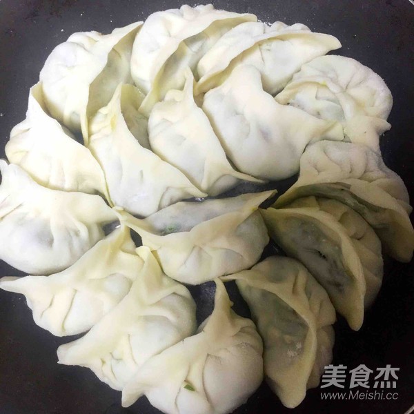 生煎韭菜鸡蛋饺子
