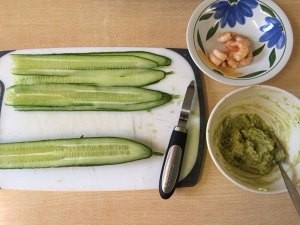 网红创意小食黄瓜牛油果酱卷虾