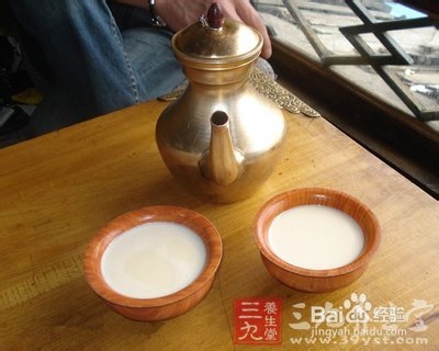 酥油茶是高原人宠爱的养生饮品