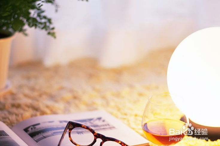 如何调整电脑显示器的亮度？