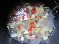 好喝又营养的银耳百合莲子羹