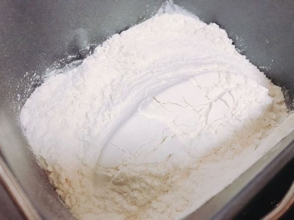 玉米沙拉火腿肠面包