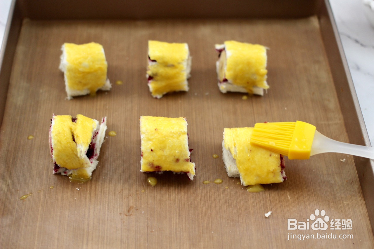 香蕉蓝莓吐司卷的做法