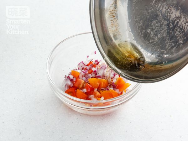 惠灵顿羊排佐牛油果莎莎