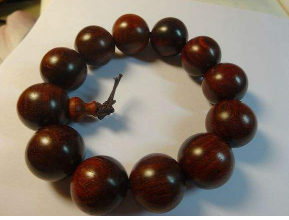 小叶紫檀盘玩后什么颜色最好