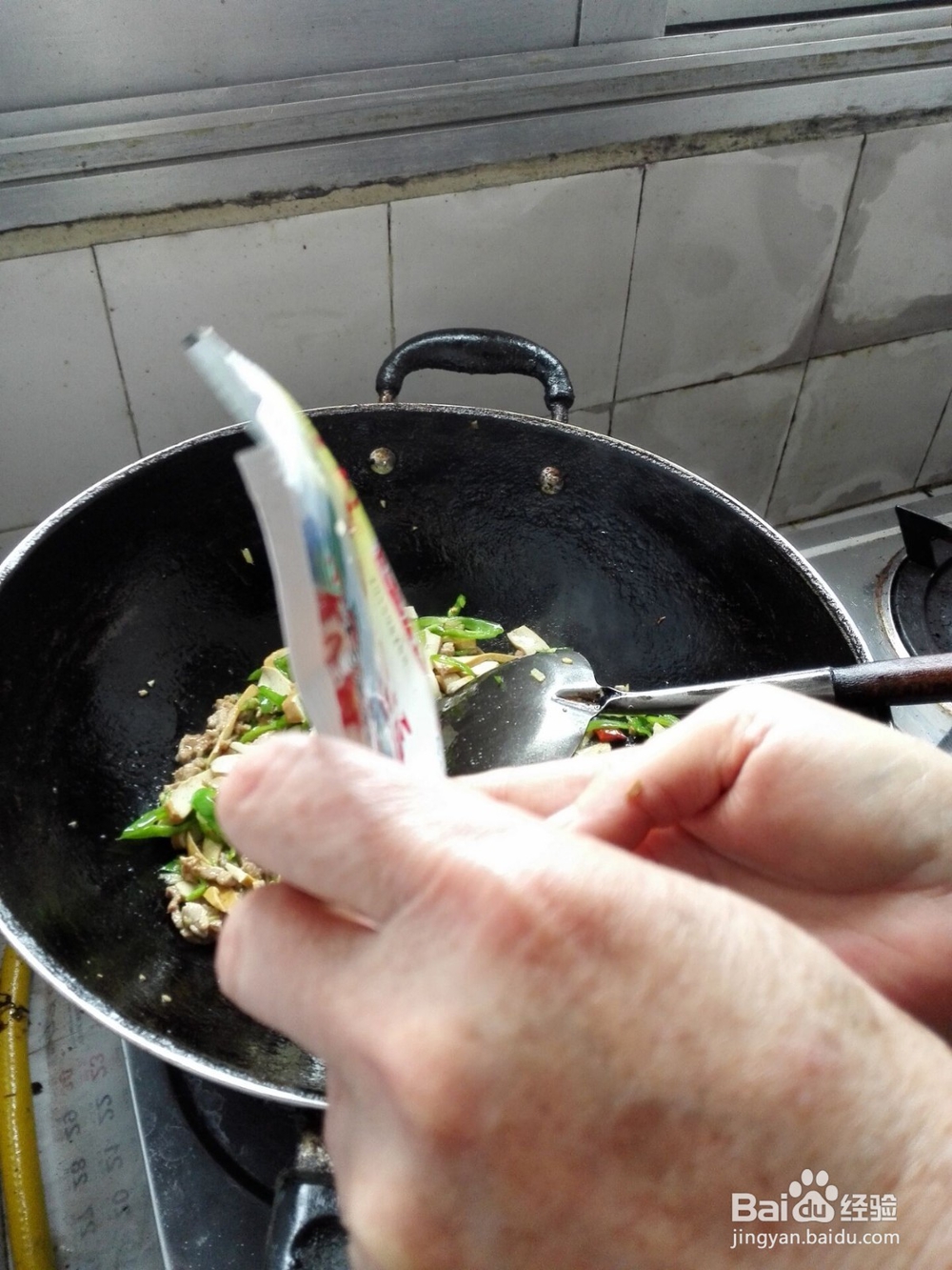 怎样制作青椒香干肉丝好吃?