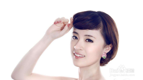 学会了这四招，简单发髻让你美出新高度