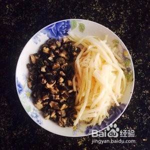 鸭爪煲的做法