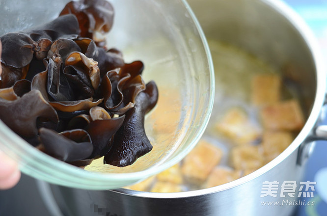 鸡汁小白菜豆腐汤