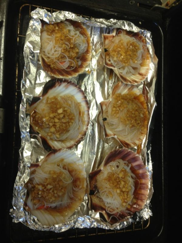 蒜茸粉丝烤扇贝