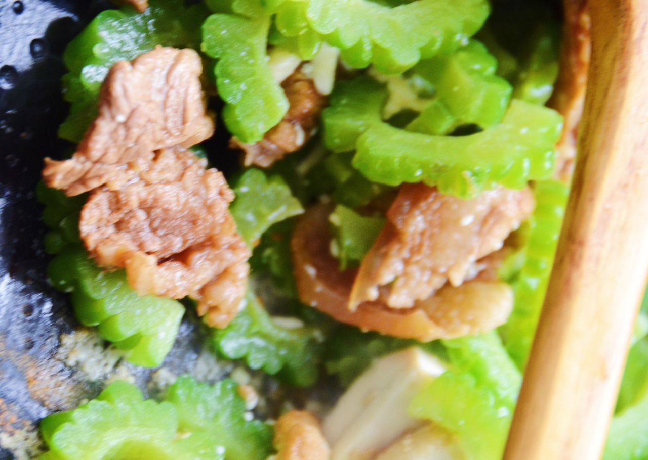 教你一道超好吃的冲绳苦瓜炒物