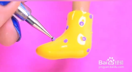怎么给芭比制作亮片靴子