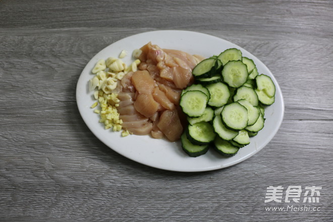 黄瓜炒鸡胸-减肥期做法