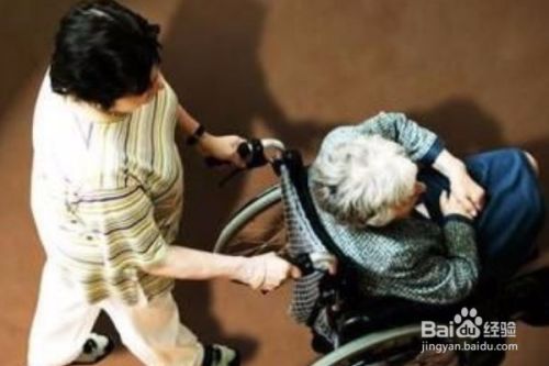 照顾老人的保姆应该做些什么