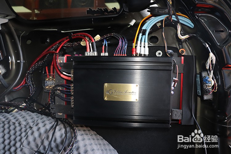 乌市慧声吉普大切诺基汽车音响隔音改装丹拿