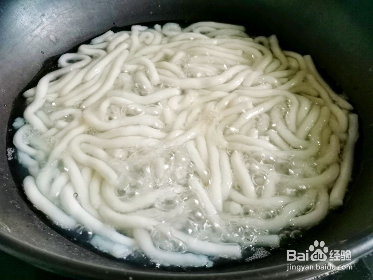 青椒火腿土豆粉的做法