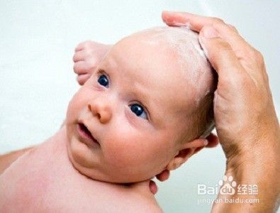 刚出生的宝宝的头垢详细清洗方法