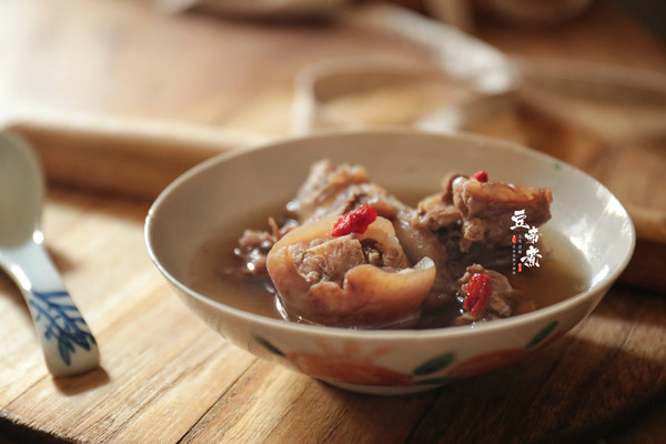 墨鱼螵蛸猪尾汤