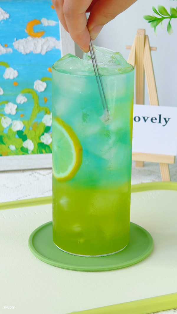 梦幻消暑夏日饮品蓝天碧海气泡水