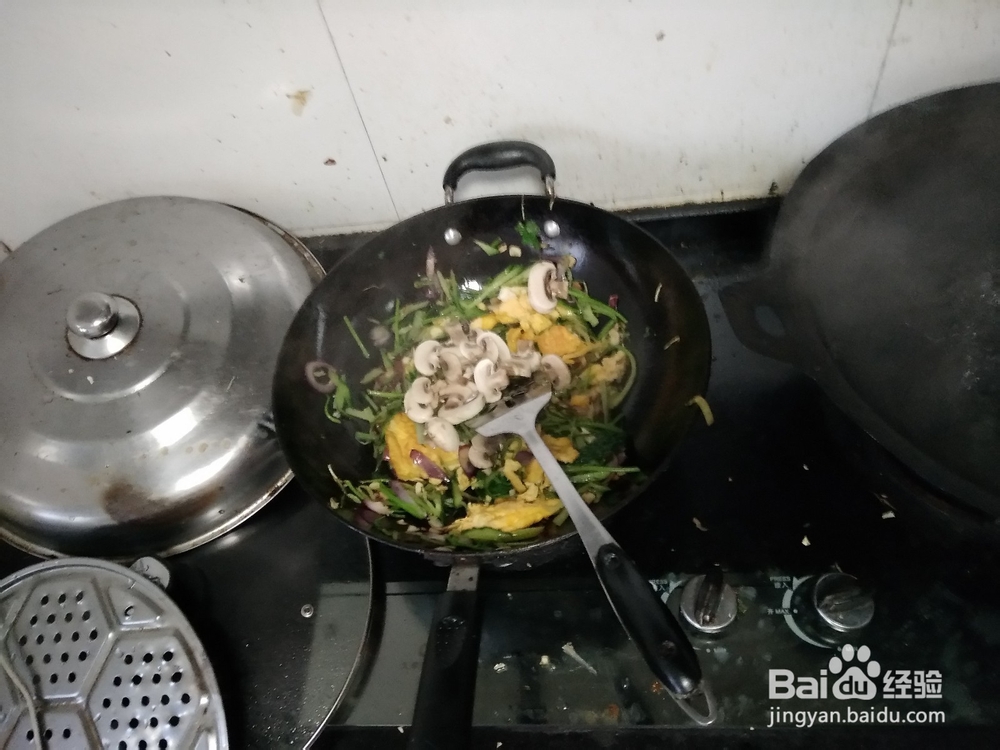 香菜黄瓜丝炒鸭蛋