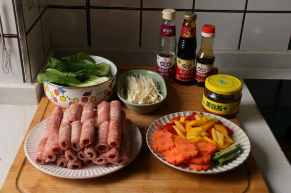 罗勒肥牛卷盖浇饭