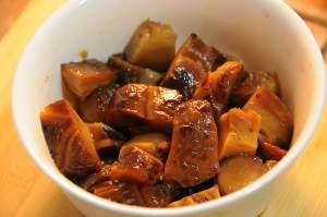 食补养生花菇腊肠芋头焖饭的做法