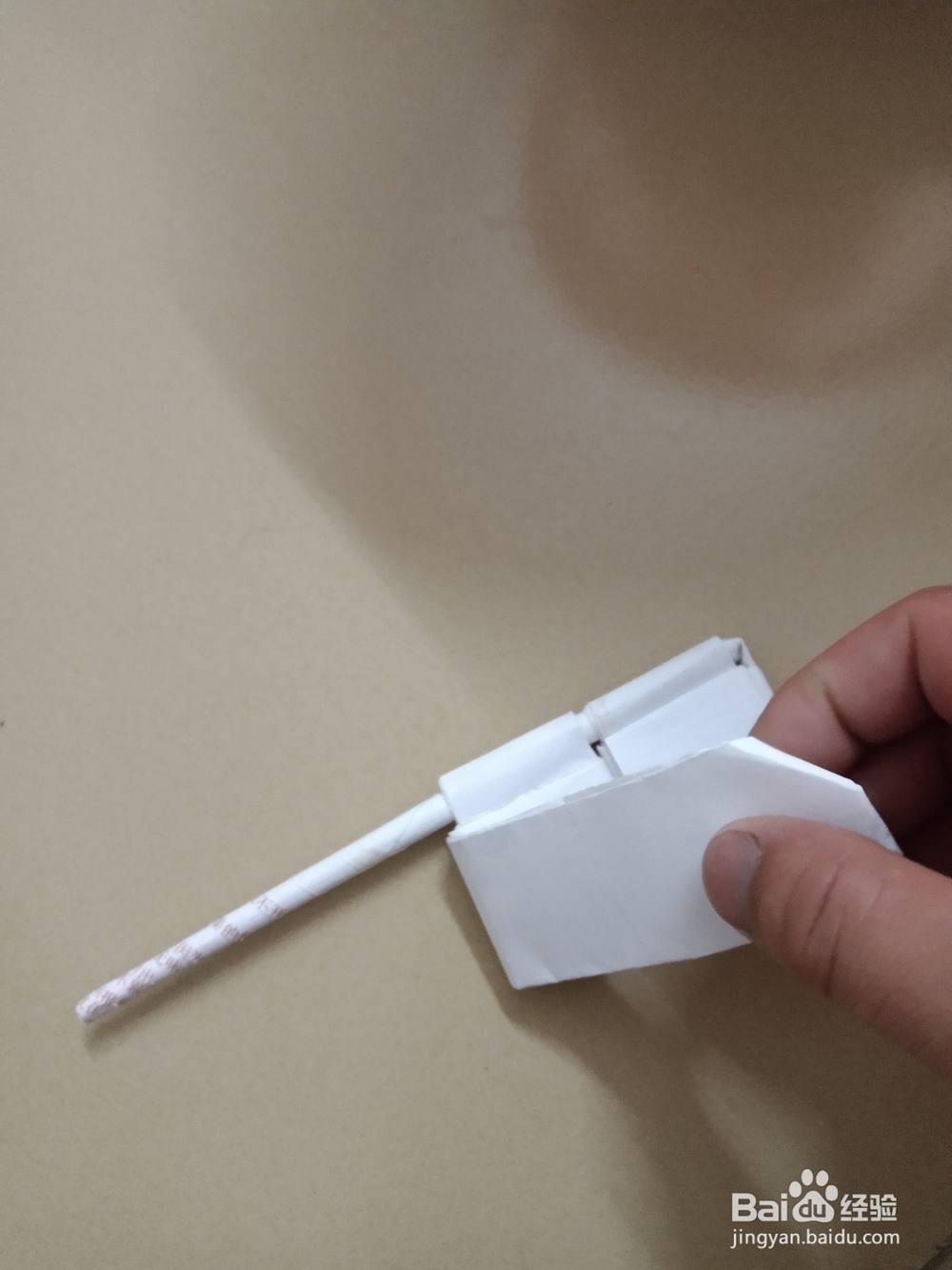 小时的玩具纸手枪