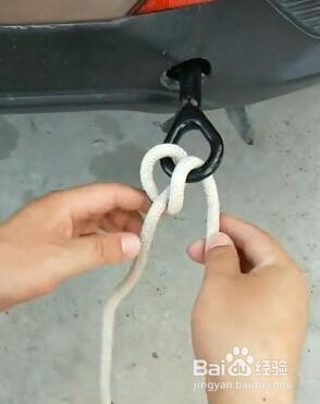 如何系拖车压扣？