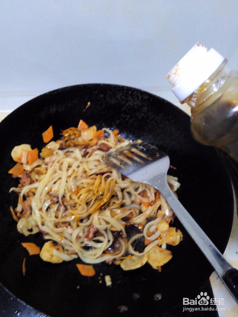 虫草鸡丝鱼丸炒面的做法