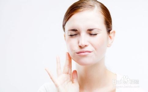 女人脸上长斑的原因有哪些