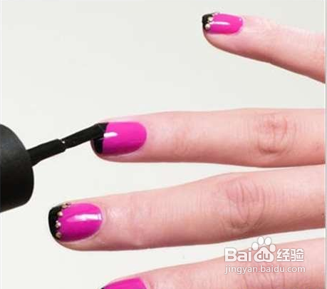 夏日浓重闪亮美甲方法
