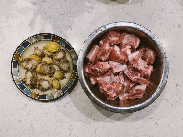 酱香味排骨炖小鲍鱼