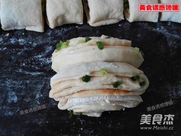 香葱椒盐玉米花卷