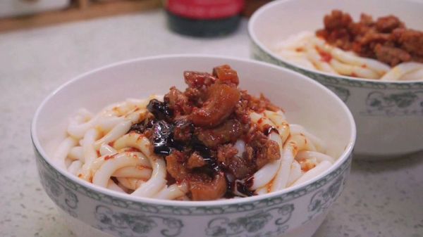 湖南湘西特色米粉独家秘方肉哨臊子