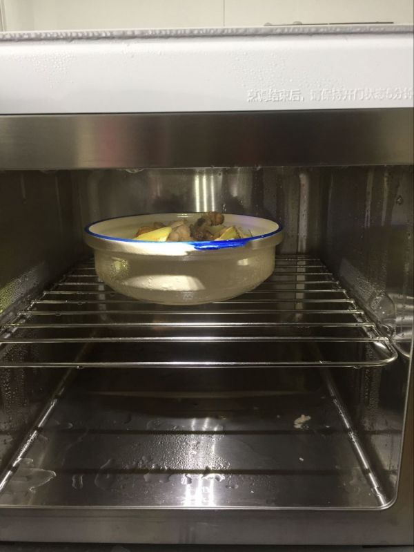 酱味鸡块蒸土豆