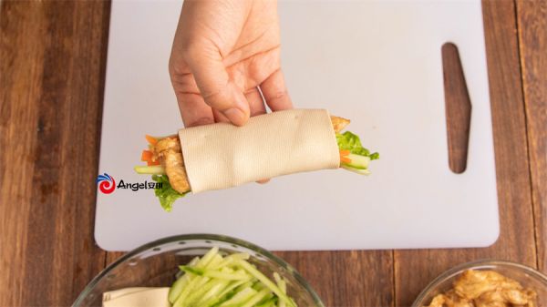 豆皮鸡胸肉蔬菜卷