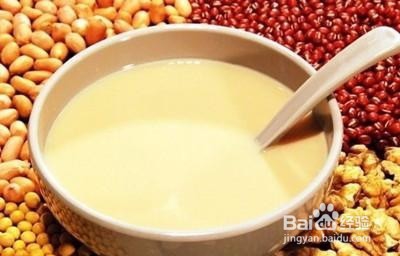 宝宝是喝牛奶好还是豆浆好呢？