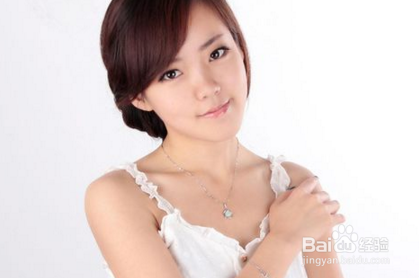 夏天锁骨链搭配技巧