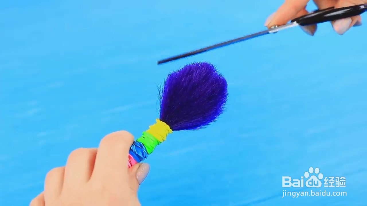 皮筋和我们的假发就能制作彩虹刷子