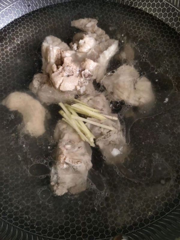 山药木耳排骨汤