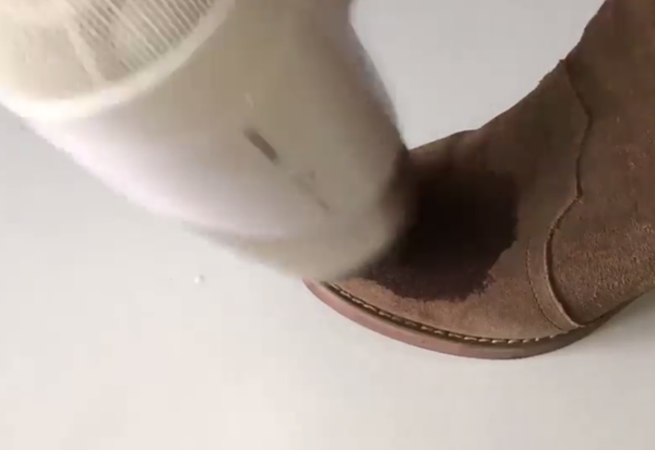 如何去掉磨砂皮鞋上的油渍