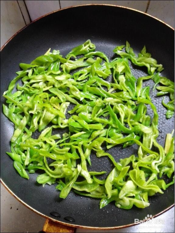 怎样做辣椒炒鸡肉？