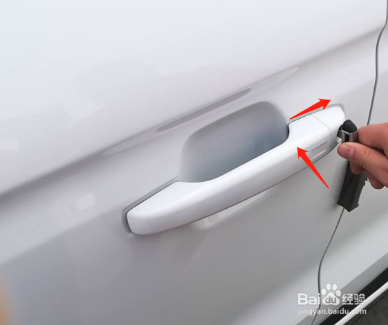 奥迪A8没电了怎么开车门