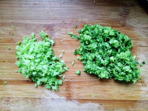 西兰花肉松饭团