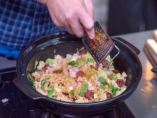 乌鱼子瑶柱腊味饭怎么做？