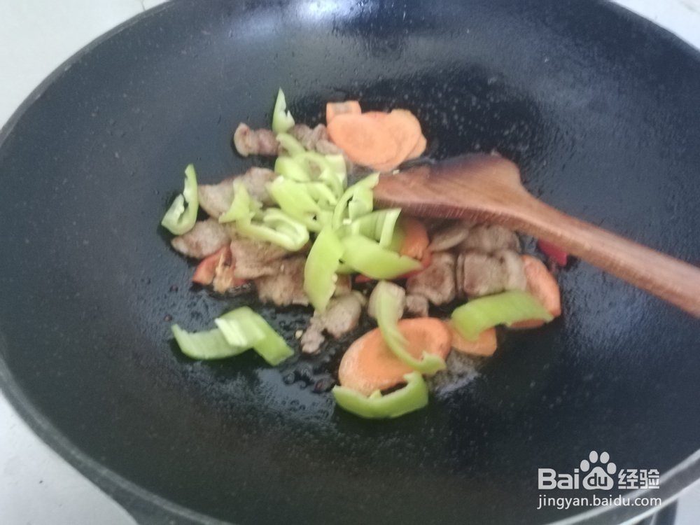 美味的五花肉炒菜花