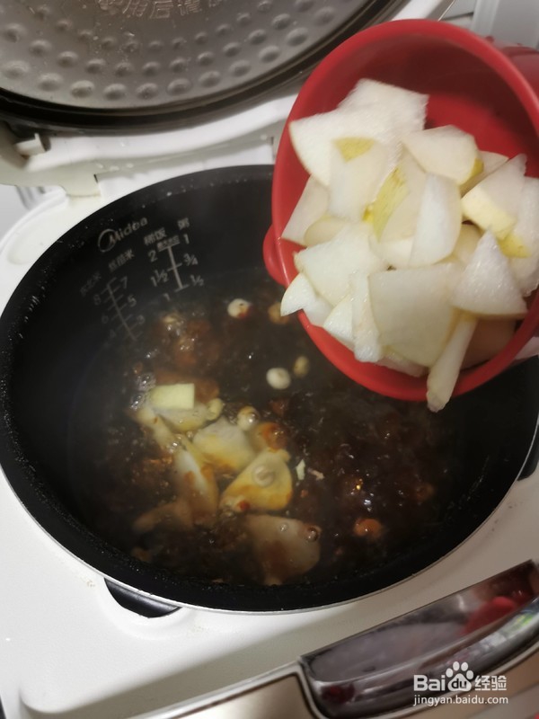 桃胶川贝炖雪梨